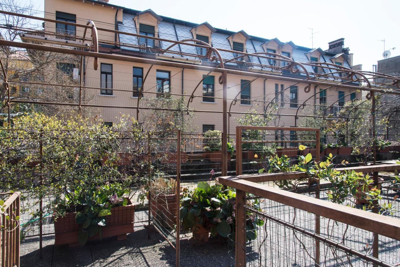 Peaceful Court Apartment In Shopping District Milan Exterior photo