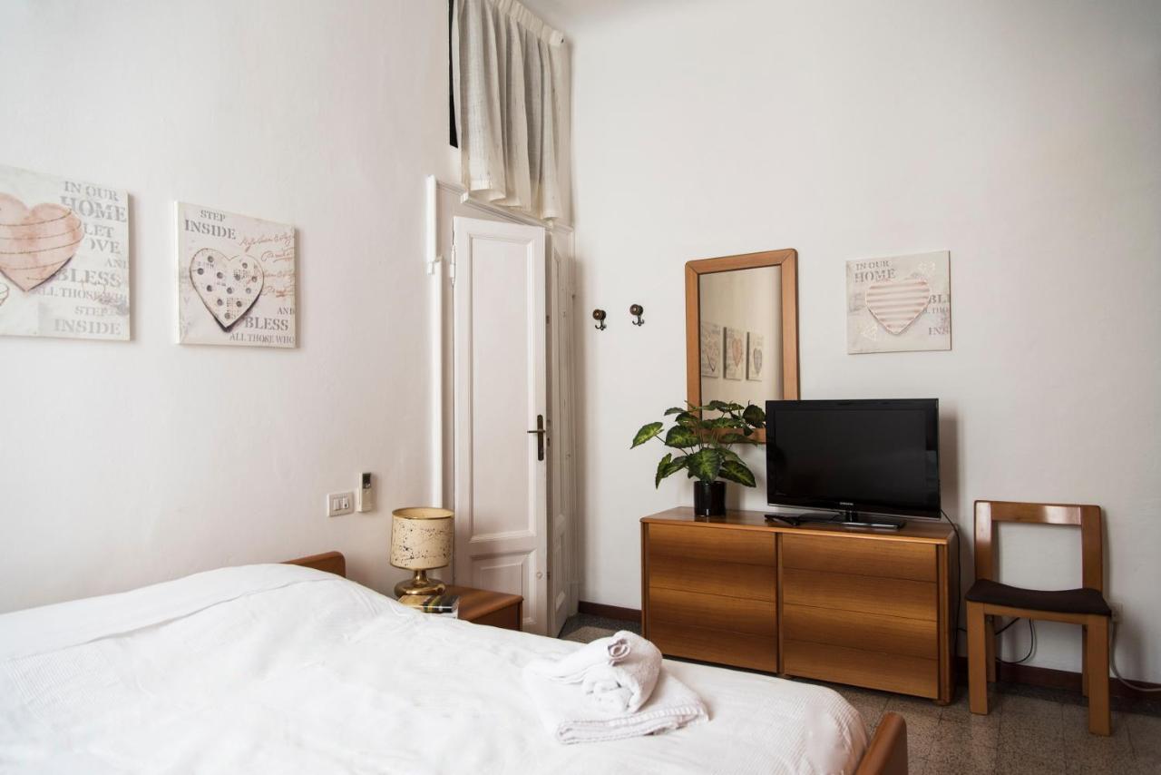 Peaceful Court Apartment In Shopping District Milan Exterior photo