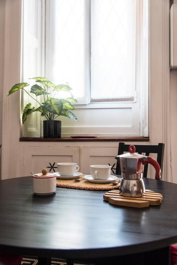 Peaceful Court Apartment In Shopping District Milan Exterior photo